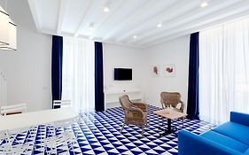 Maison Blu - Intimate Guesthouse